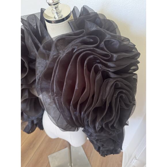 By Anthropologie Ruffle Drama Sleeve Shrug Black NWT One Size Statement Runway - Picture 12 of 16